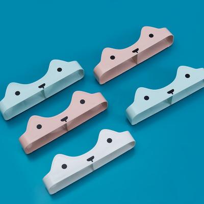 Kệ giày dép dán treo tường thông minh hình mèo