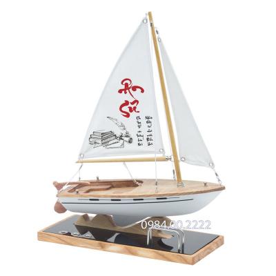 Mô hình thuyền Lucky C300.T8
